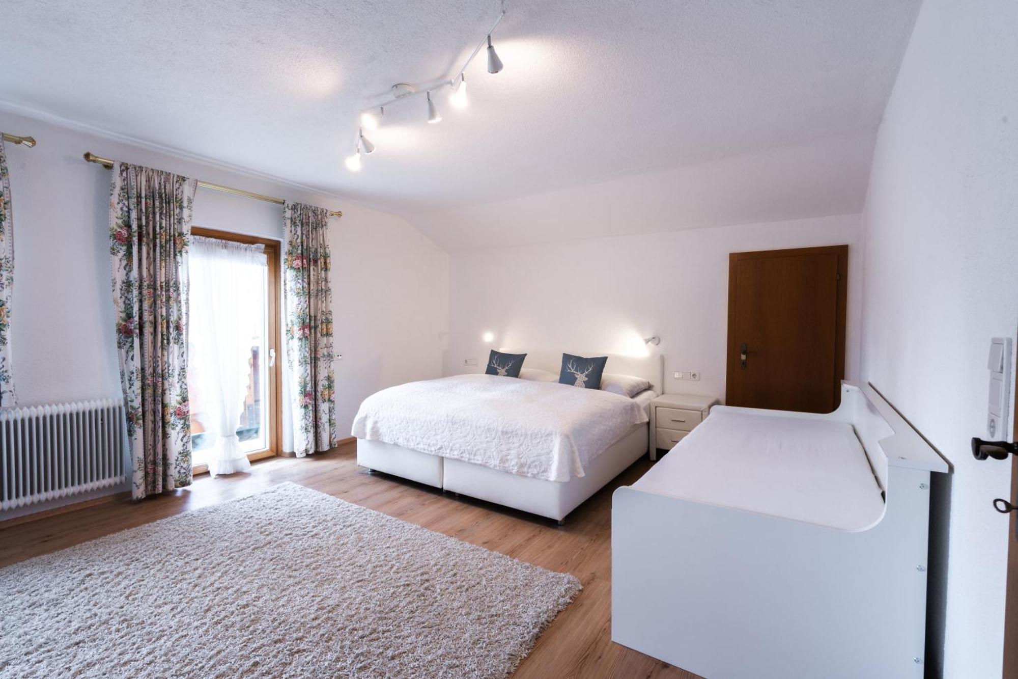 Ferienhaus Erika Seefeld in Tirol Luaran gambar